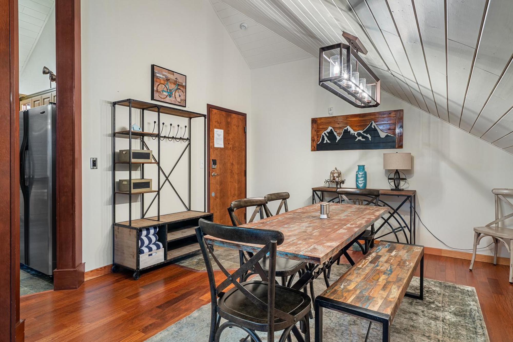 Parkland301 Sunlit 2,000 Ft² Penthouse With Mtn View Apartment Canmore Ngoại thất bức ảnh