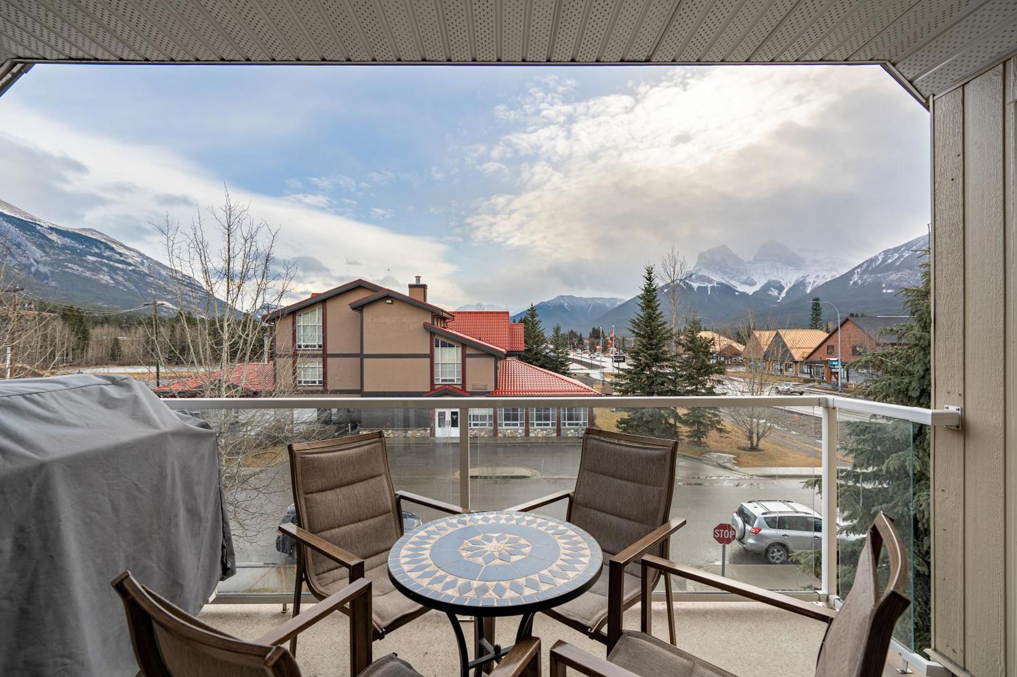 Parkland301 Sunlit 2,000 Ft² Penthouse With Mtn View Apartment Canmore Ngoại thất bức ảnh